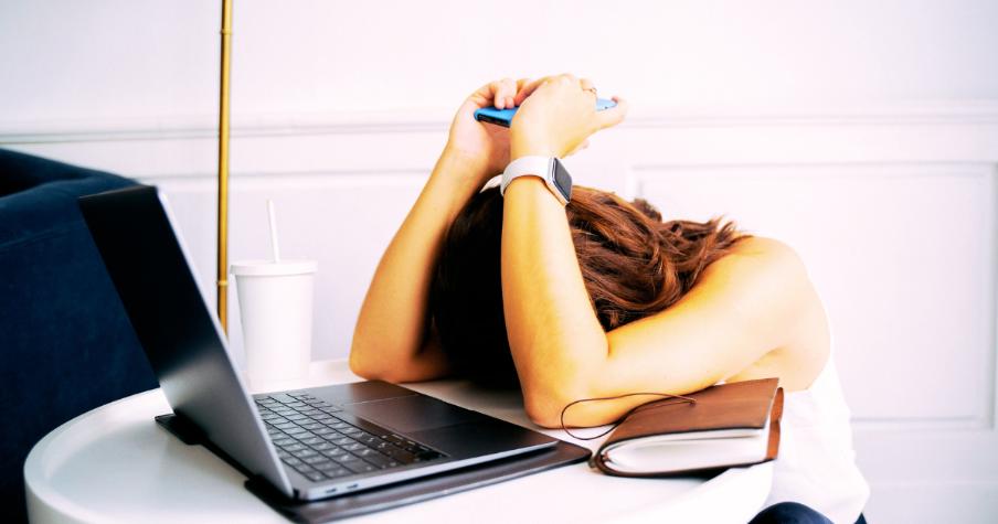 A woman procrastinate